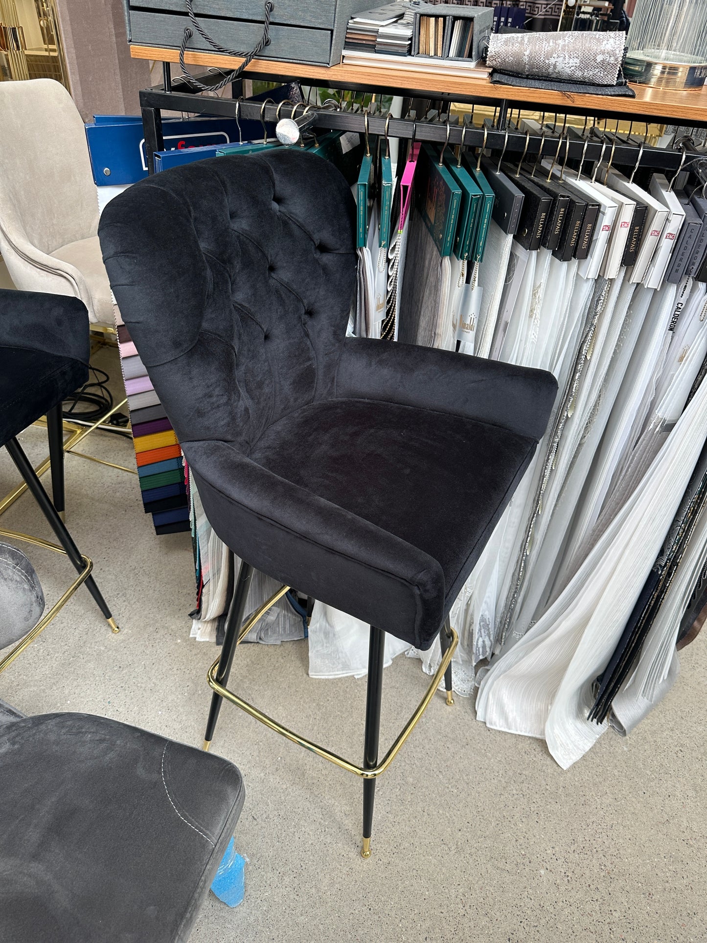 Barstol Svart med Guld Ben