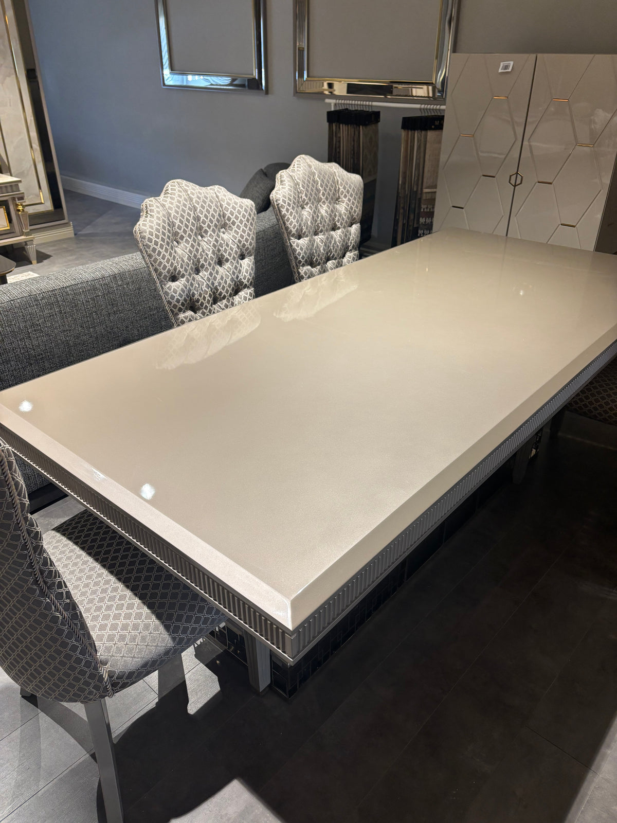 Mazzini Dubai Matbord