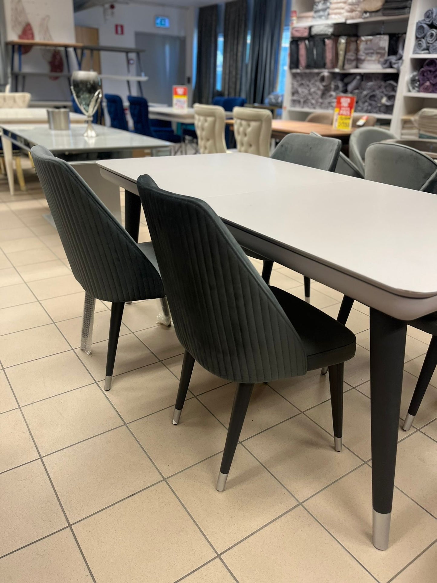 Acelya Matgrupp - Matbord med 4 St Stolar