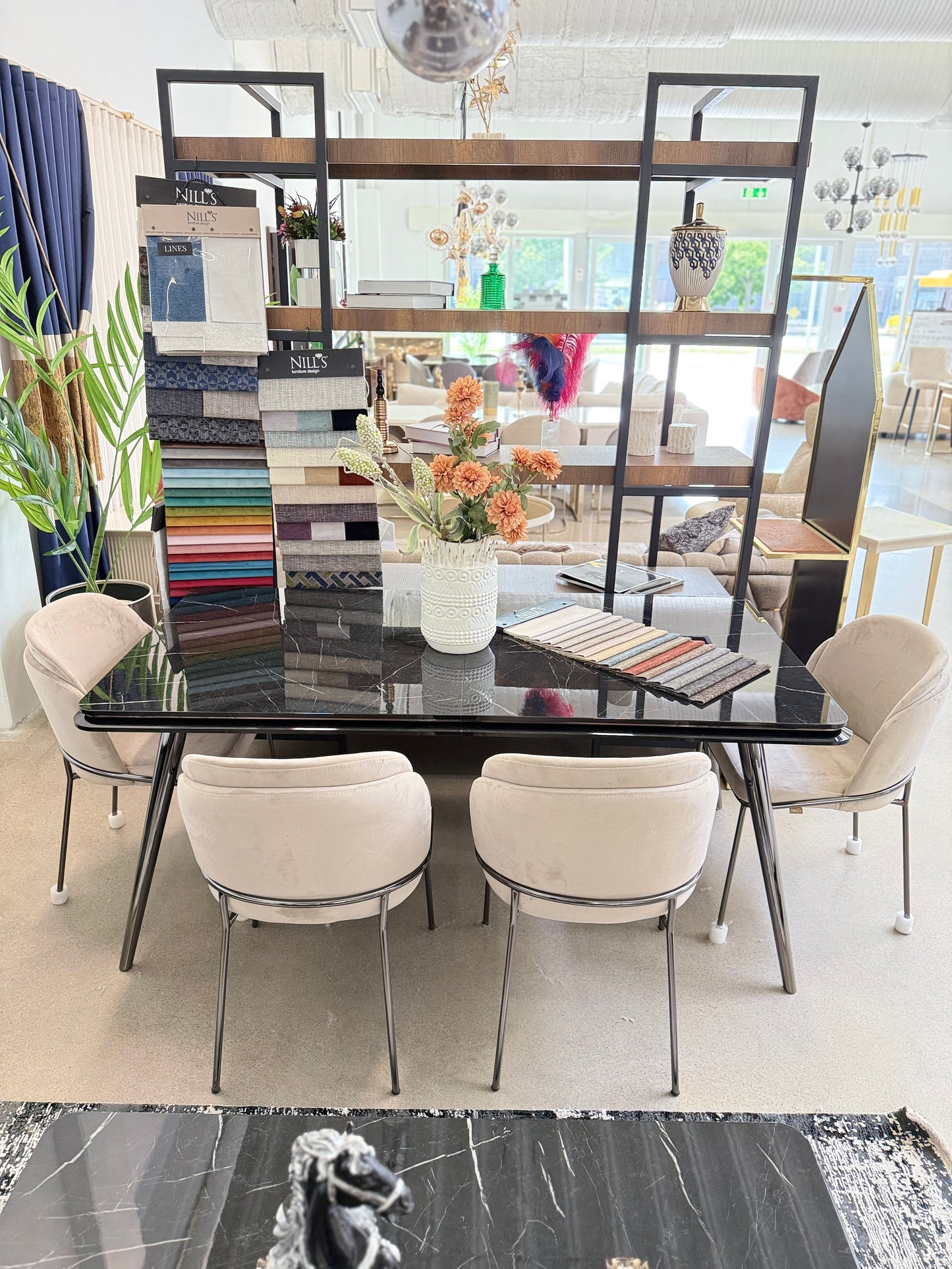 Nill`s Mila Matgrupp - Matbord med 4 St Stolar