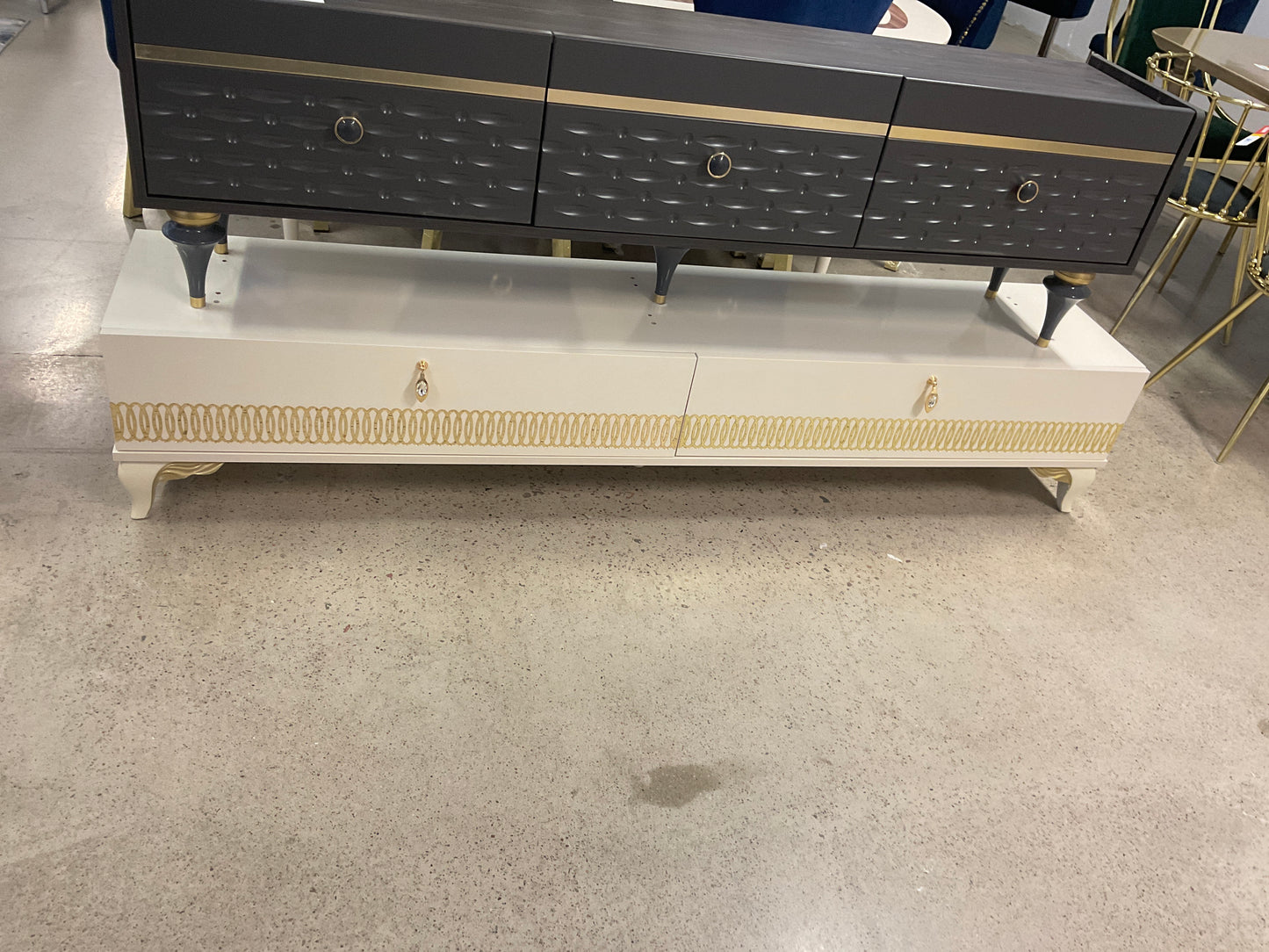 Krämfärgad Tv Bänk