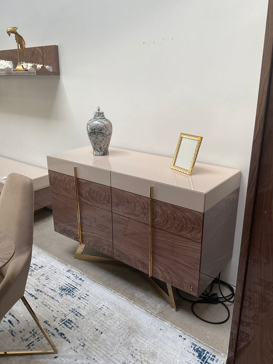 Aura Sovrumsset- Säng 160x200 cm, Sängbord, Sminkbord utan Spegel, Garderob (6 Dörrar)