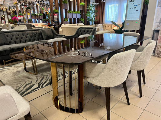 طاولة طعام فافور