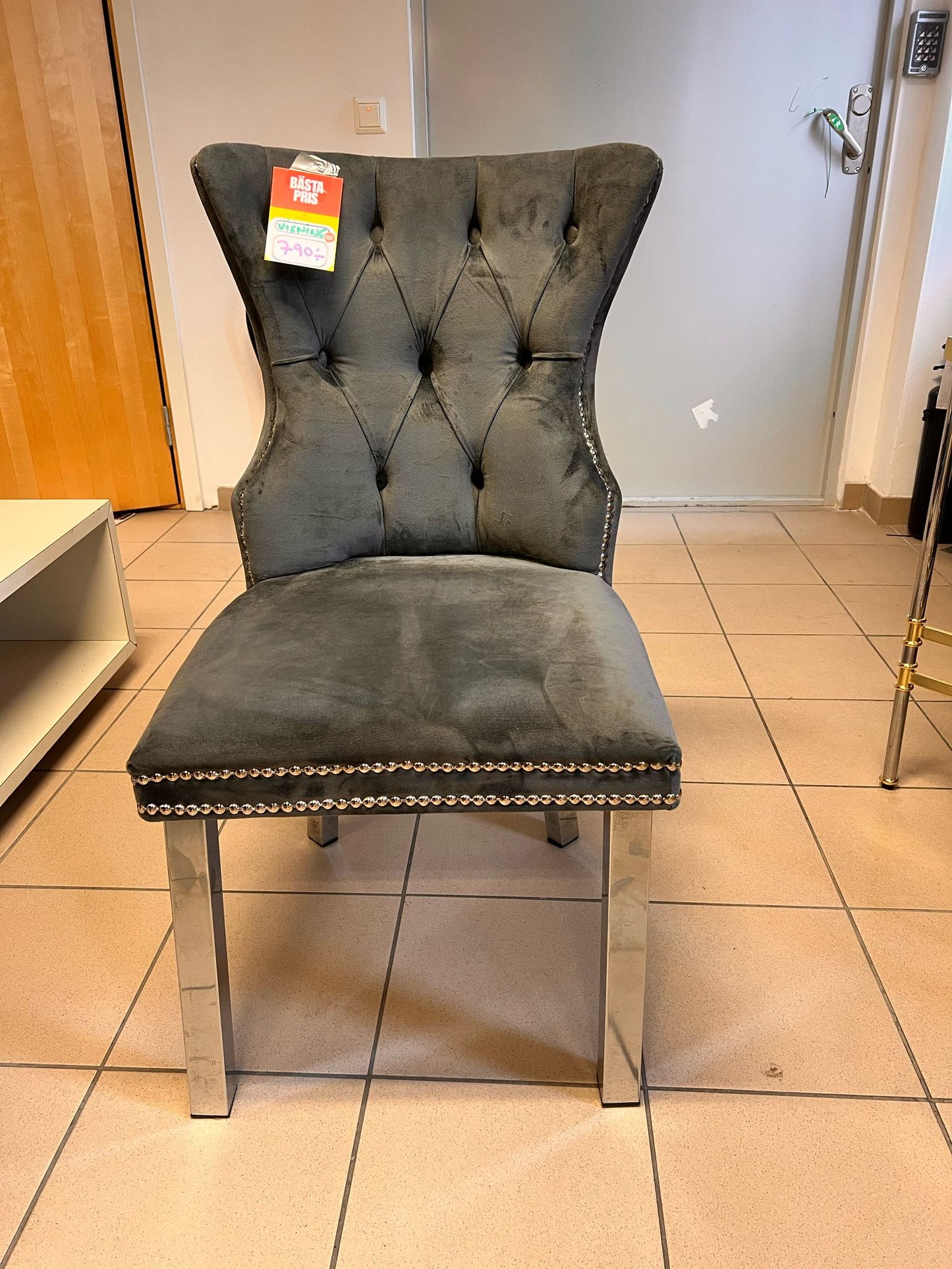 Mnc Verona Stol Grå med Silver Ben