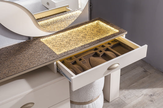 Avva Sovrumsset( Säng-2 st sängbord-Sminkbord-Spegel)