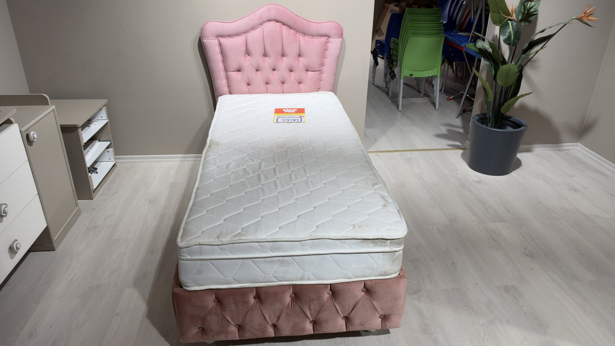 Love Säng – visningsexemplar, bild 1