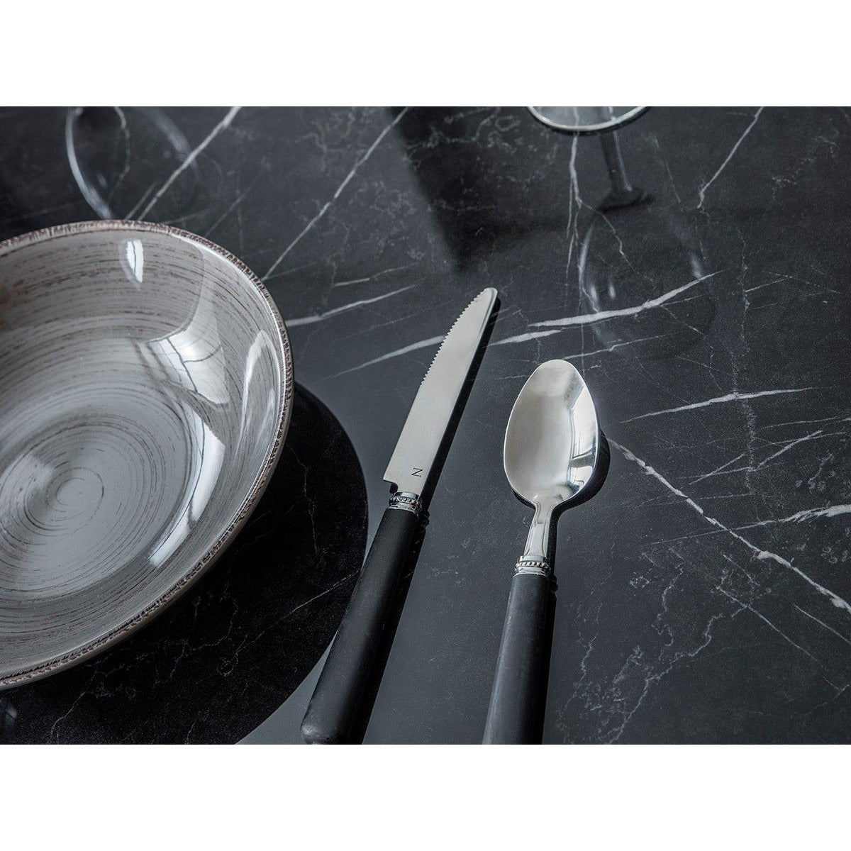 Mila Matbord - LINE Furniture Group