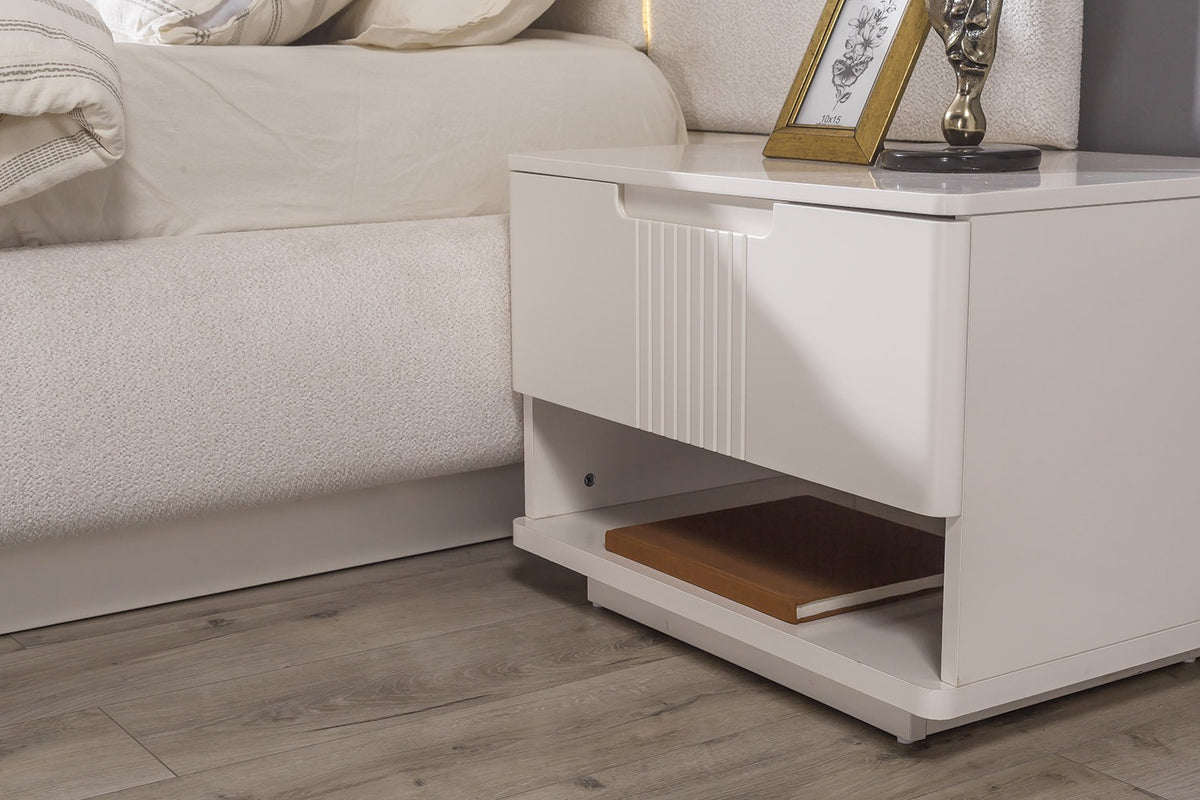 FLAMINGO Sovrumsset (Säng + 2 Sängbord + Sminkbord + Garderob)
