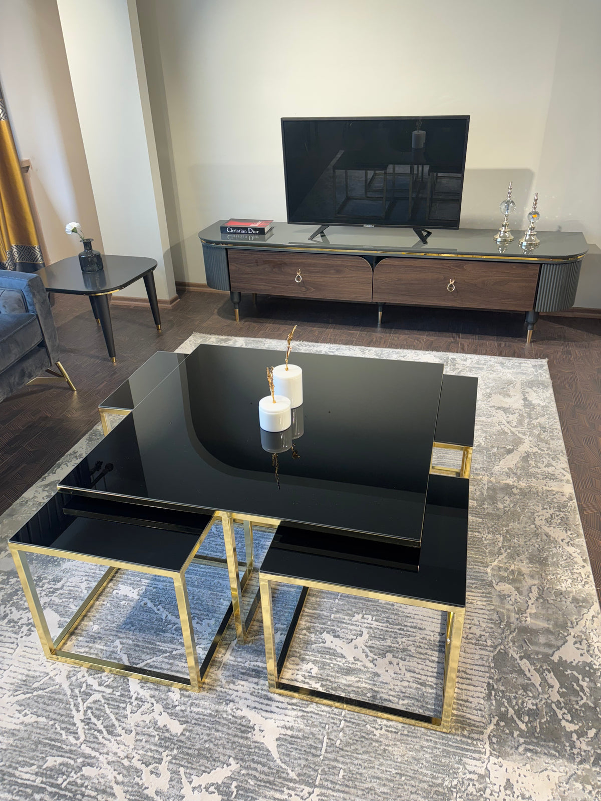 Cinar Soffbord 4+1 - Svart Glas med Guld Ben