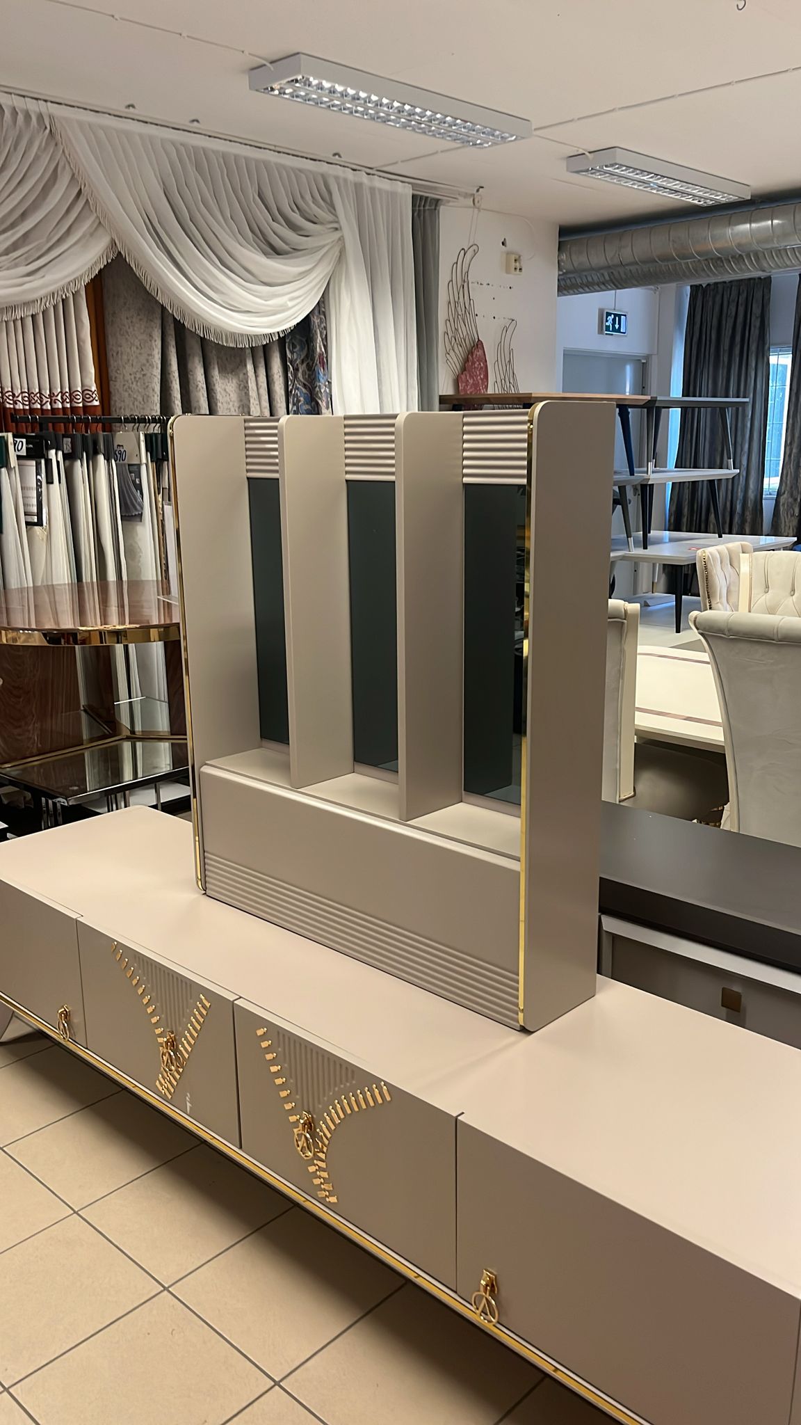 Aracikan Tv Bänk med Överdelen