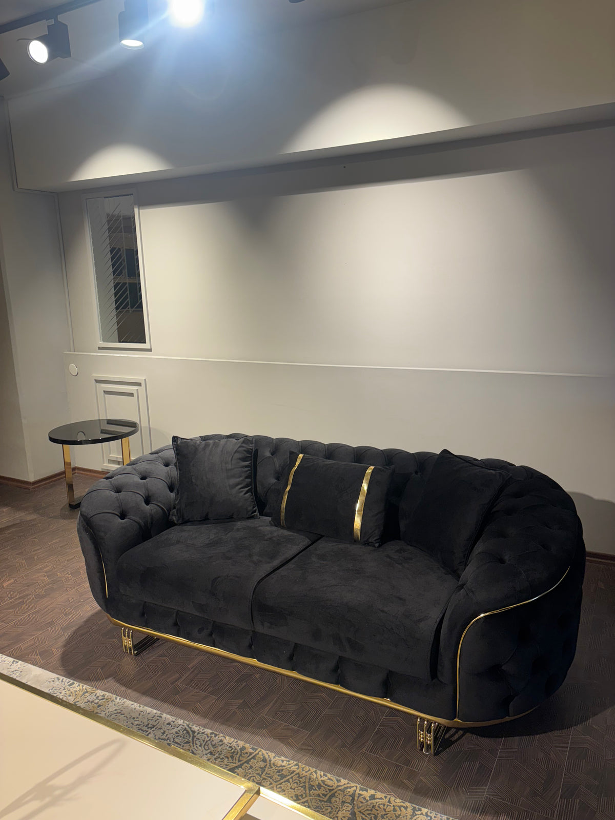 Gloria 2 Sits Soffa - Svart med Guld Ben