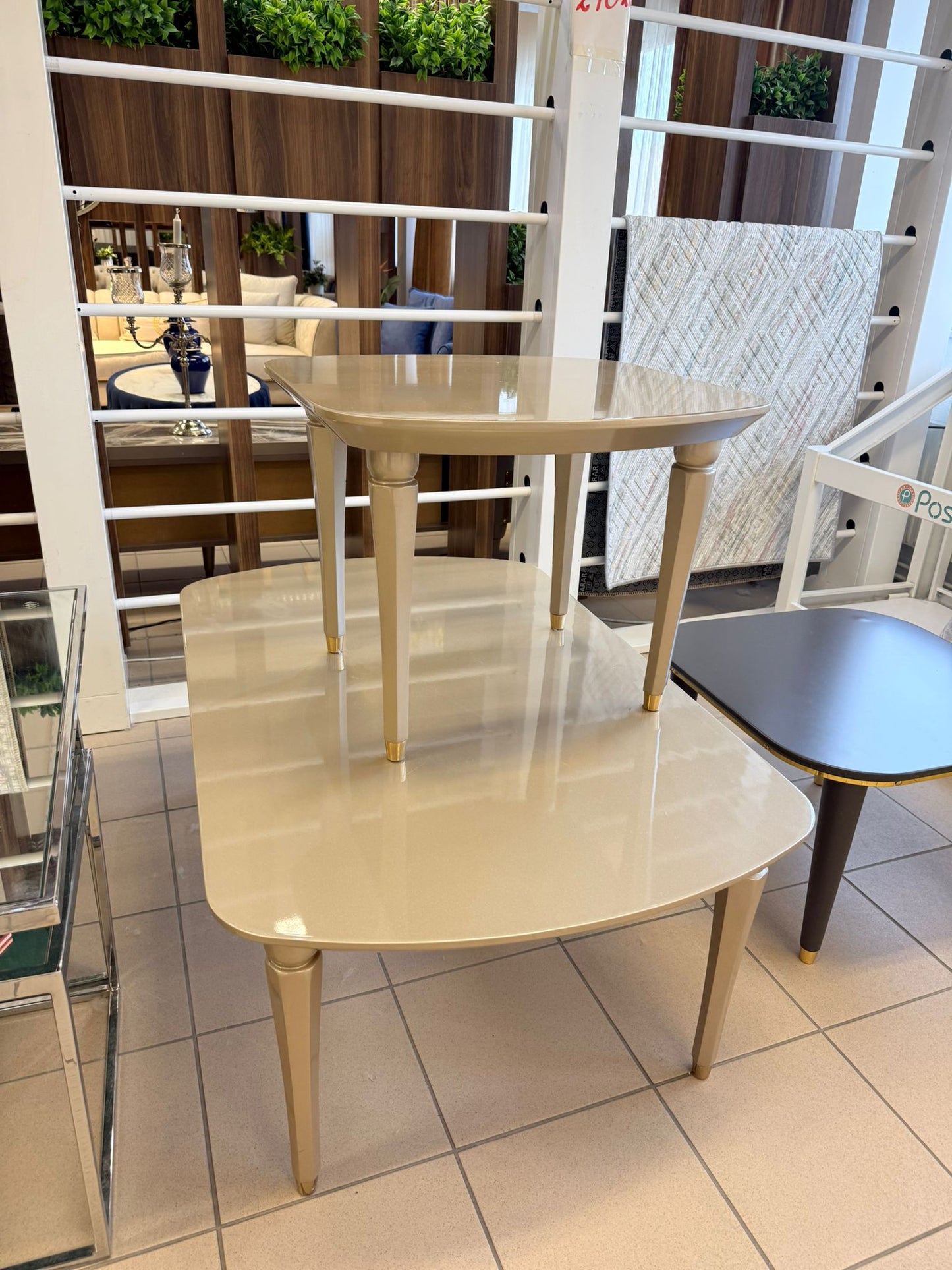 Aracikan Victoria Soffbord + Sidobord