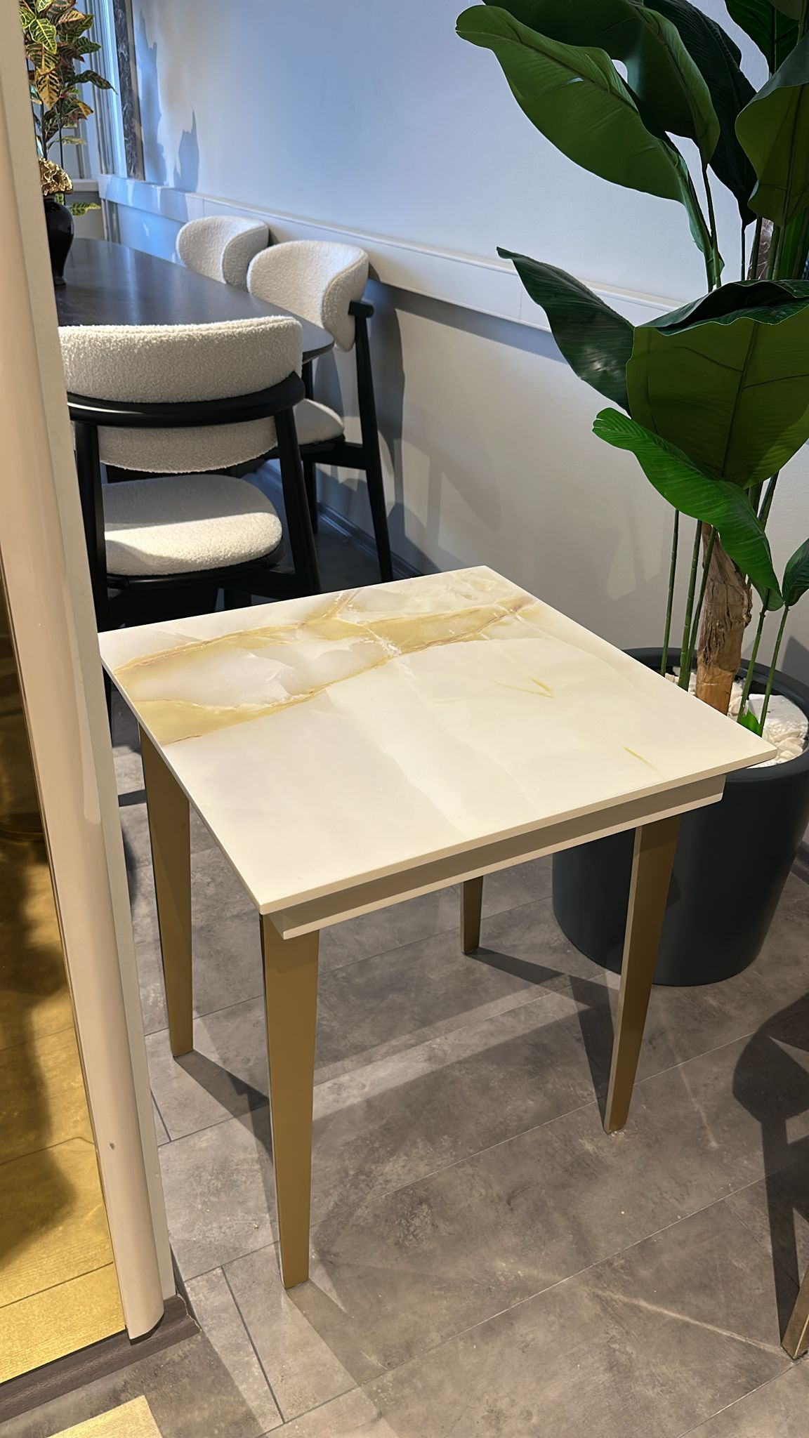 Gabba Vrsc Sidobord - Beige med Guld Ben