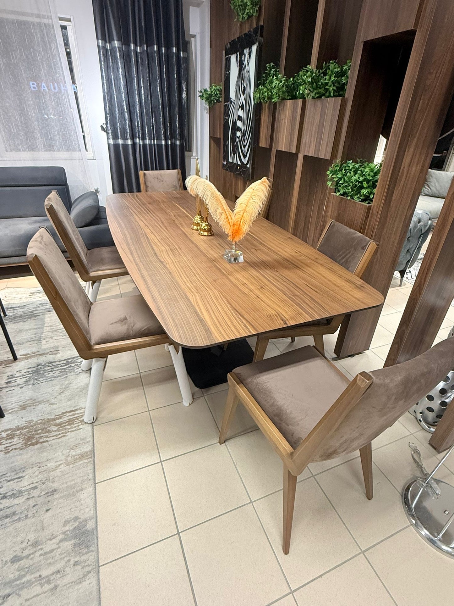 Matgrupp - Matbord med 6 St Stolar