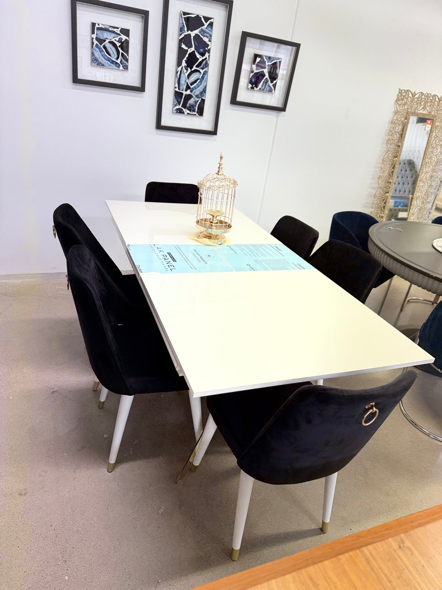 Matgrupp - Matbord med 6 St Svart Kursan Stolar