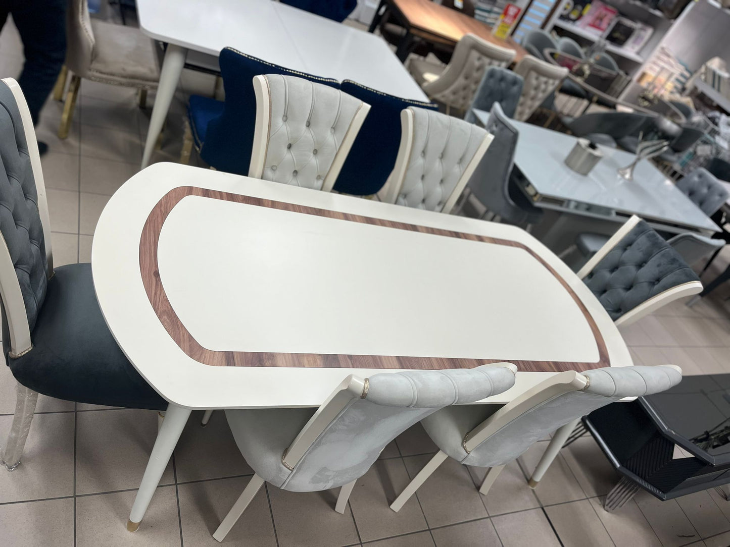 Aracikan Inci Matgrupp - Matbord med 6 St Defne Stolar