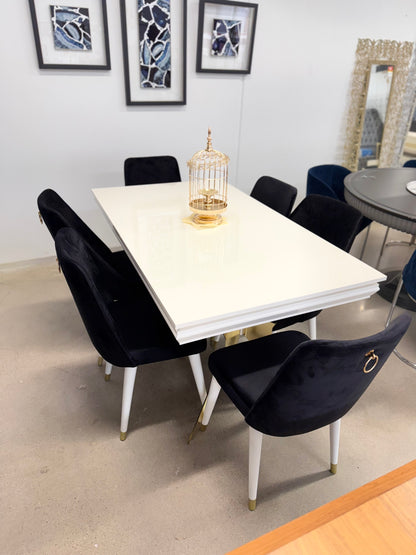 Matgrupp - Matbord med 6 St Svart Kursan Stolar