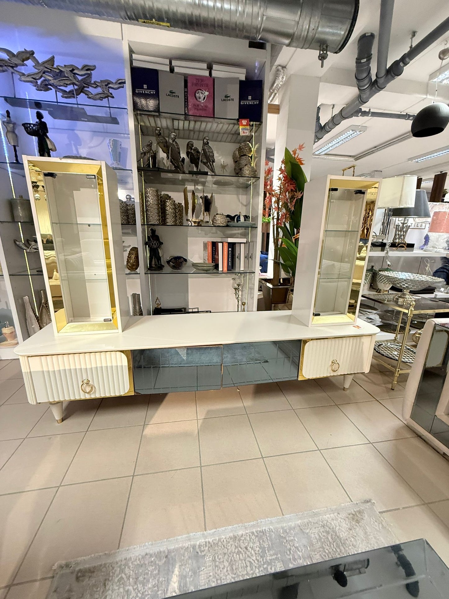 Aracikan Inci Tv Bänk