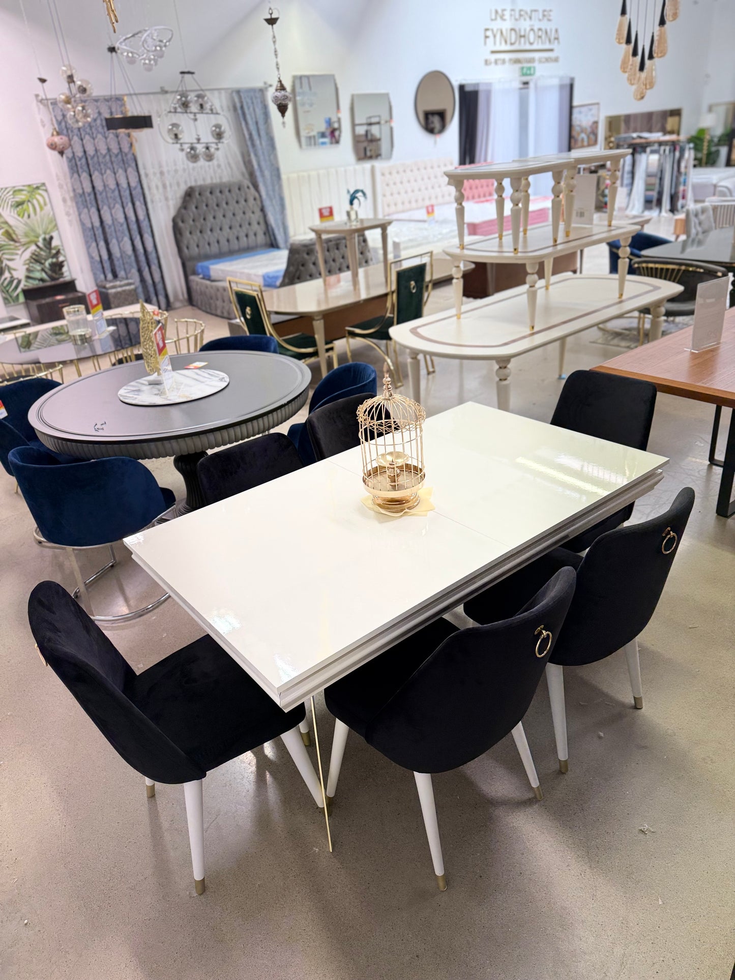 Matgrupp - Matbord med 6 St Svart Kursan Stolar