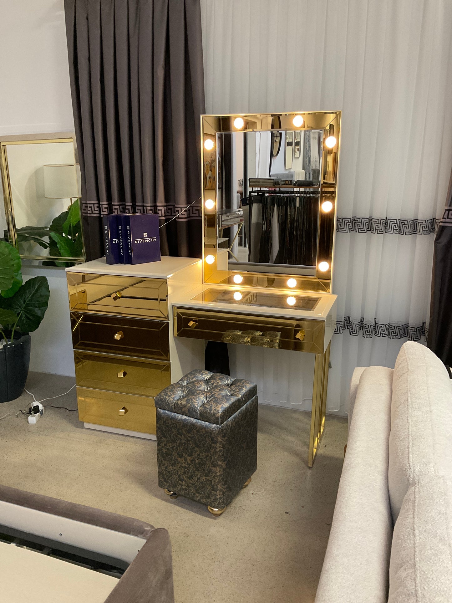 Gold Sminkbord med Pall