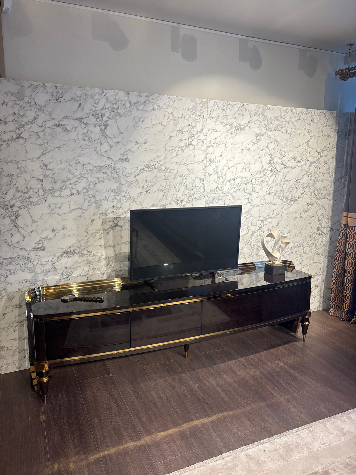 Evgör Luxury Tv Bänk - Mörkbrun med Guld