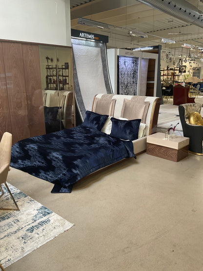 Aura Sovrumsset- Säng 160x200 cm, Sängbord, Sminkbord utan Spegel, Garderob (6 Dörrar)