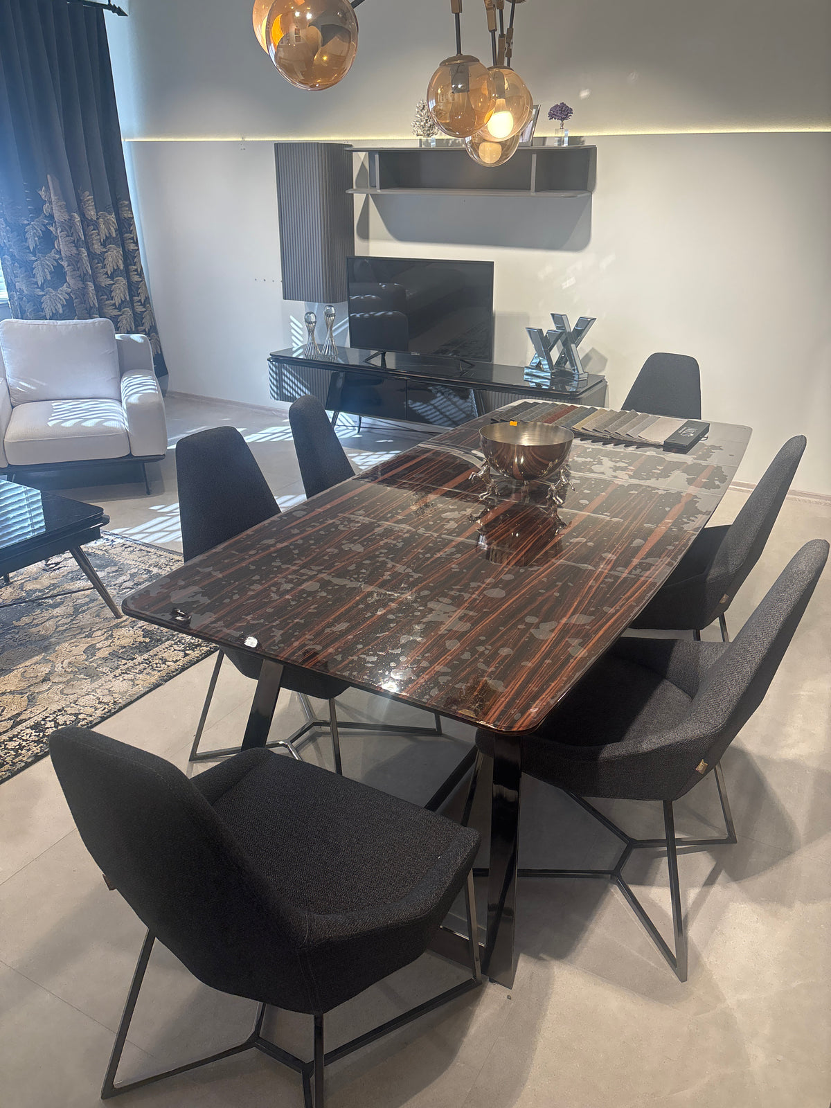 Elegant Matgrupp - Matbord med 6 St Stolar