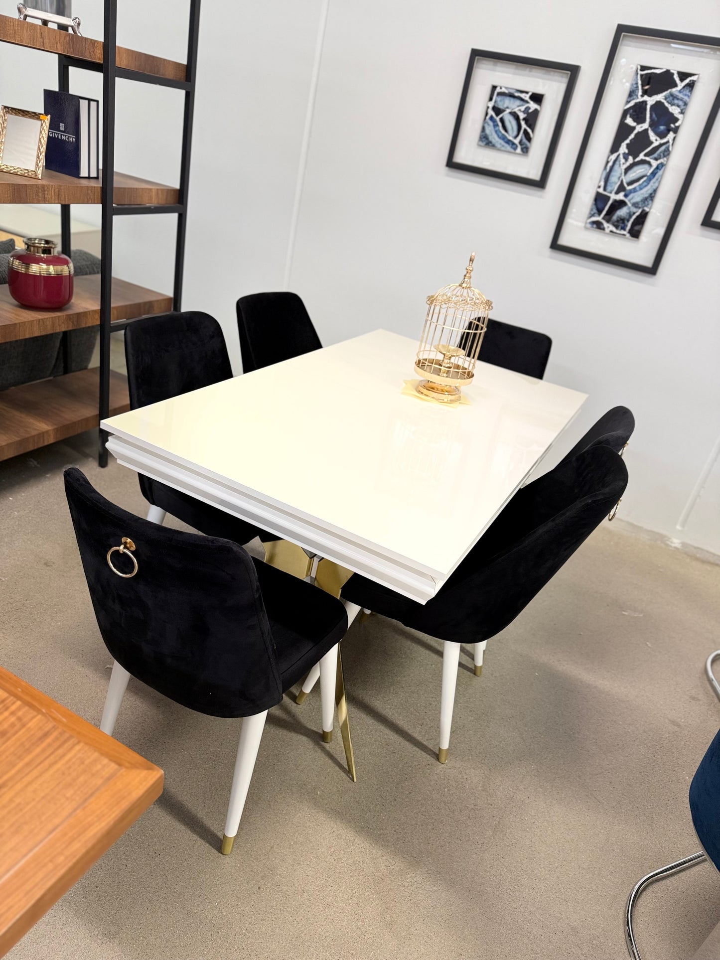 Matgrupp - Matbord med 6 St Svart Kursan Stolar