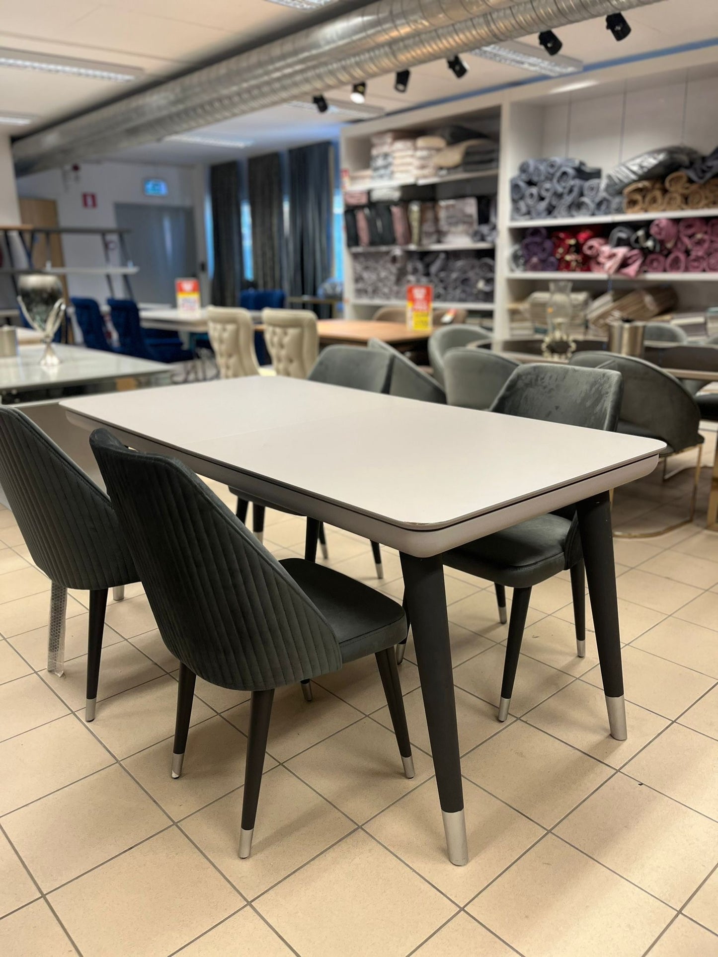 Acelya Matgrupp - Matbord med 4 St Stolar