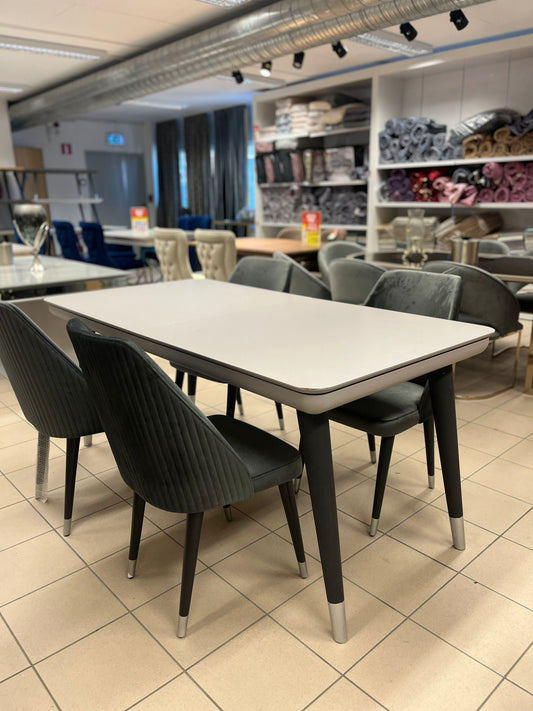 Acelya Matgrupp - Matbord med 4 St Stolar