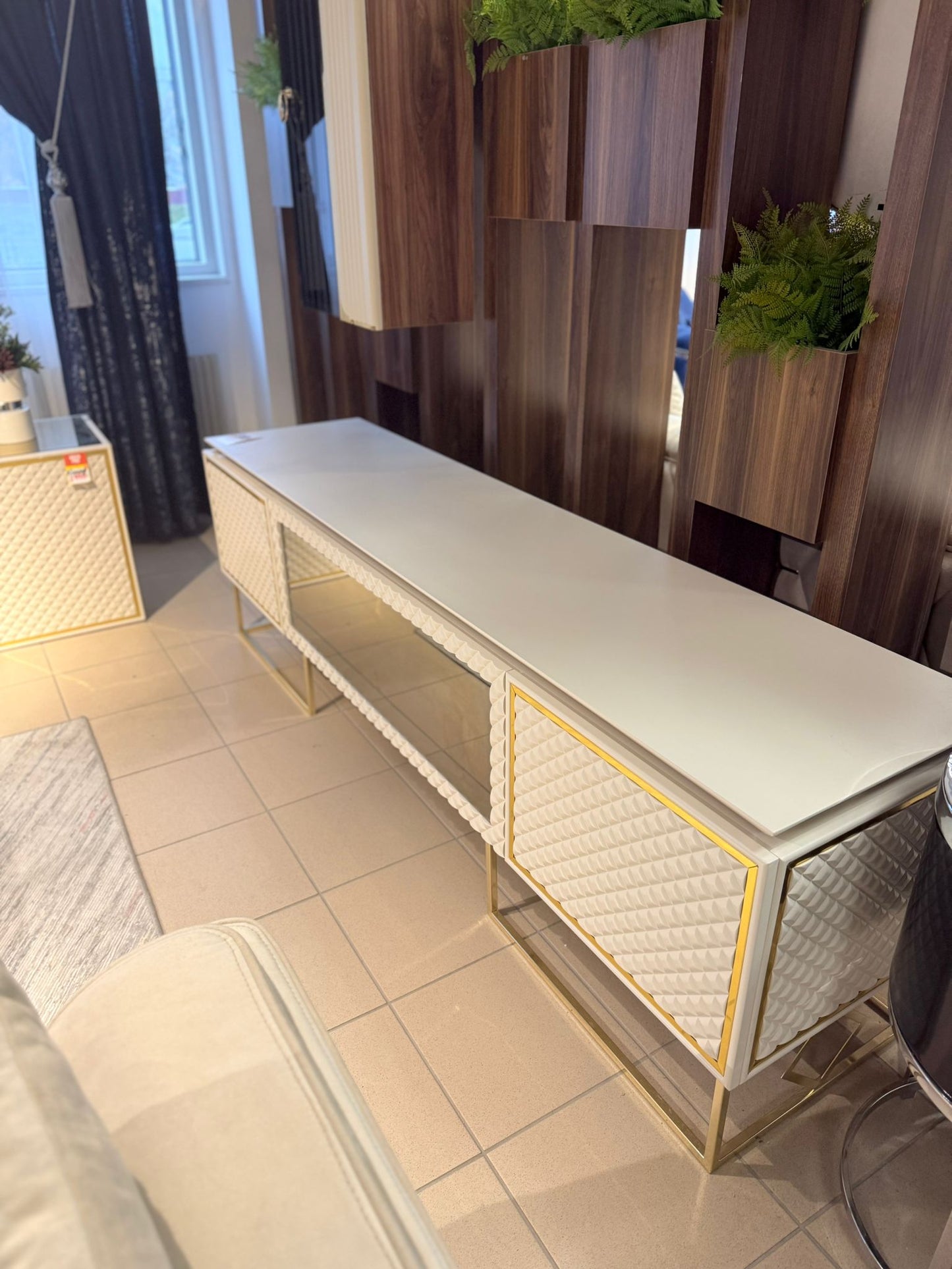 Tv Bänk - Beige med Guld ben