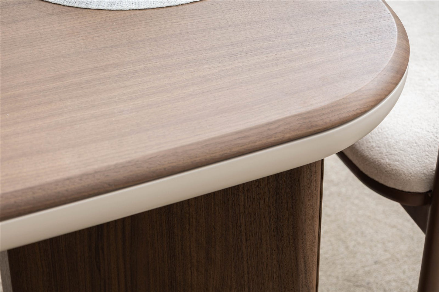 AURA Vardagsrum Matbord 160 cm