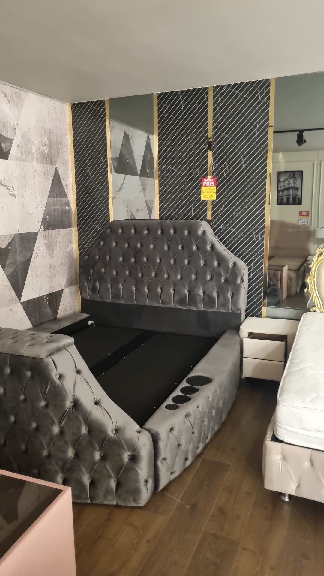 Lavenza Säng 160 cm med TV-lift & Bluetooth – visningsexemplar, bild 1