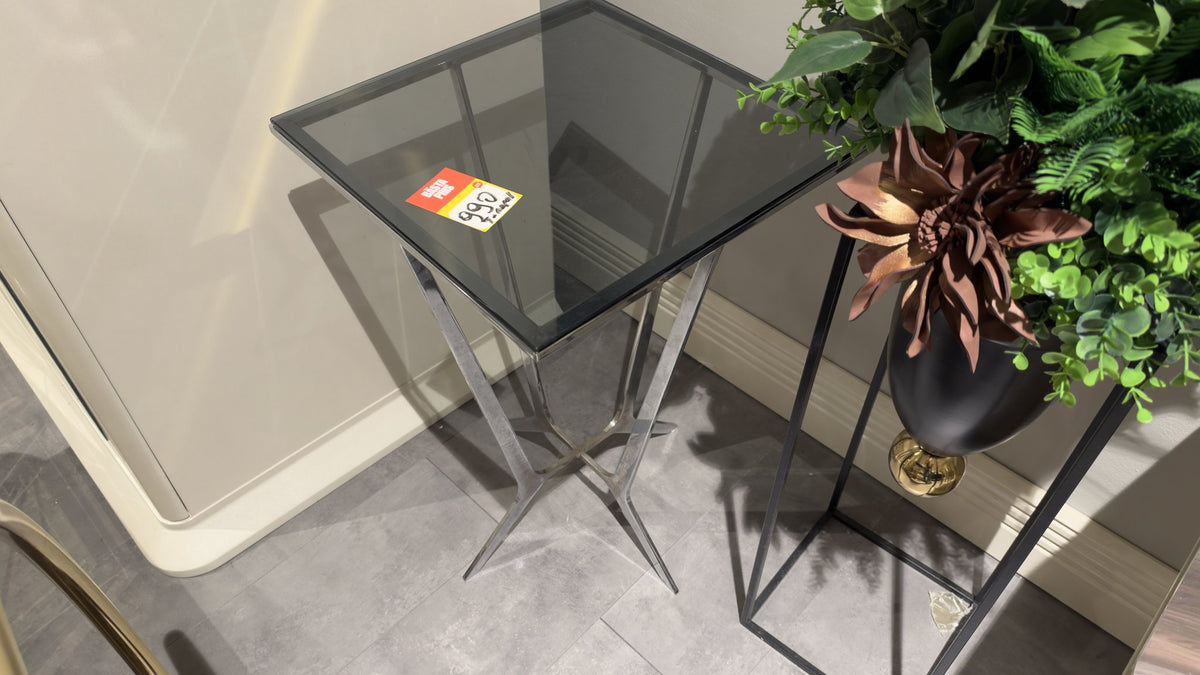 Tunapol Sidobord glas – visningsexemplar, bild 1