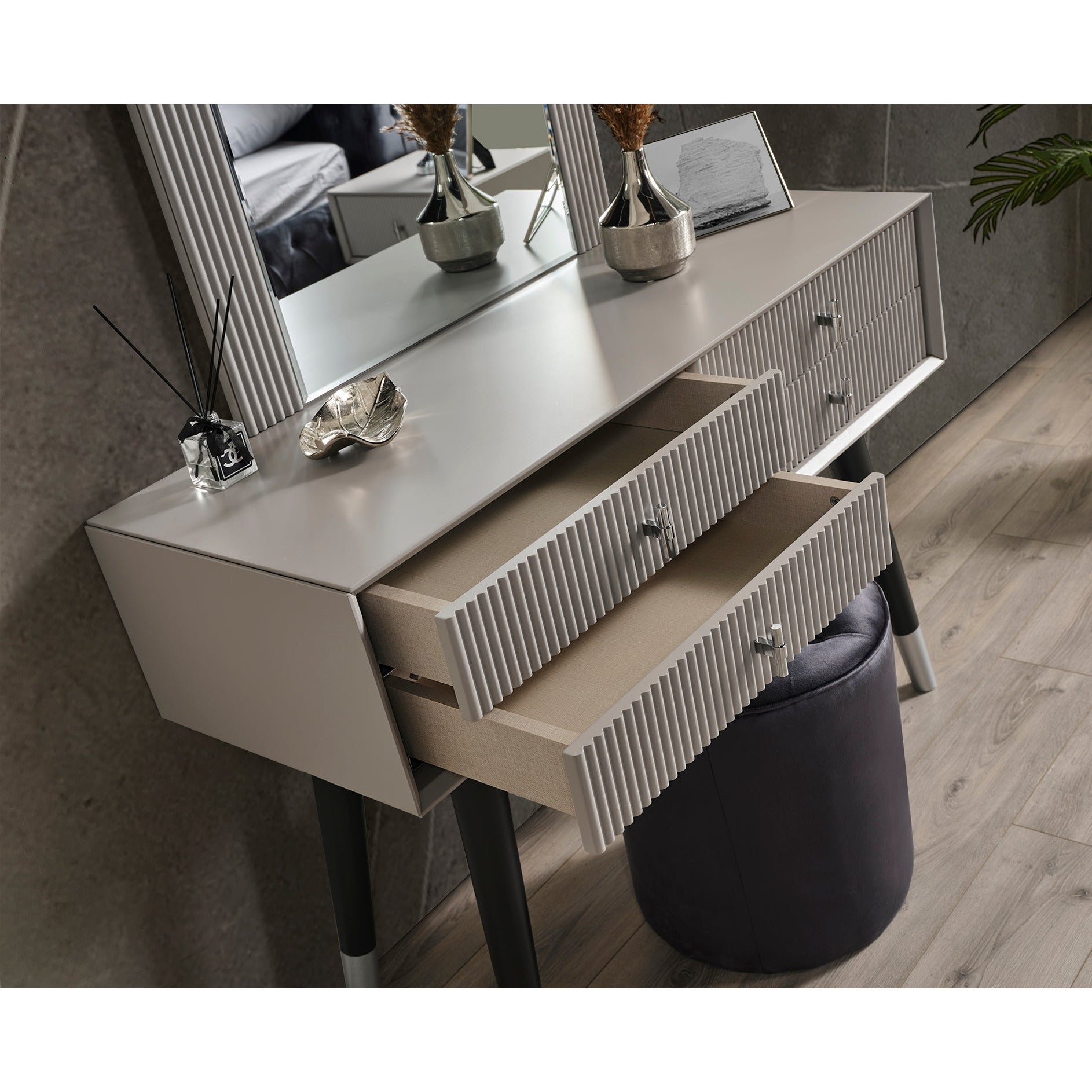 Acelya Sminkbord med Spegel - LINE Furniture Group