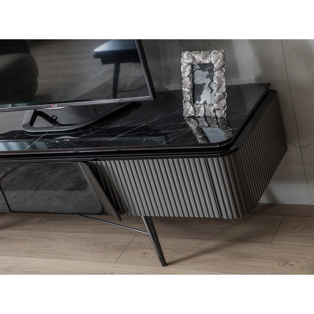 Mila M1-Tv-Bänk - LINE Furniture Group